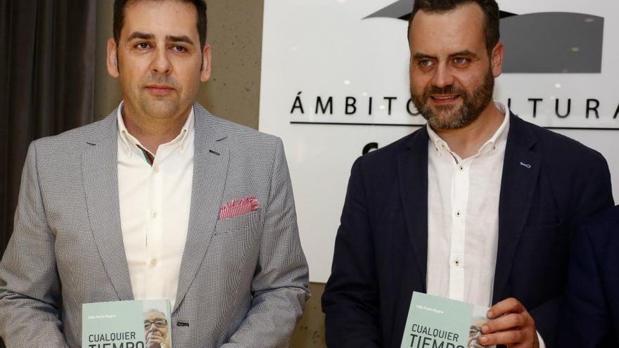 Carlos S. Campillo / ICAL Presentación del libro 'Cualquier tiempo pasado...' del periodista leonés recientemente fallecido Félix Pacho. En la imagen, el hijo del autor, Nacho Pacho (I) y el director de La Nueva Crónica, David Rubio.