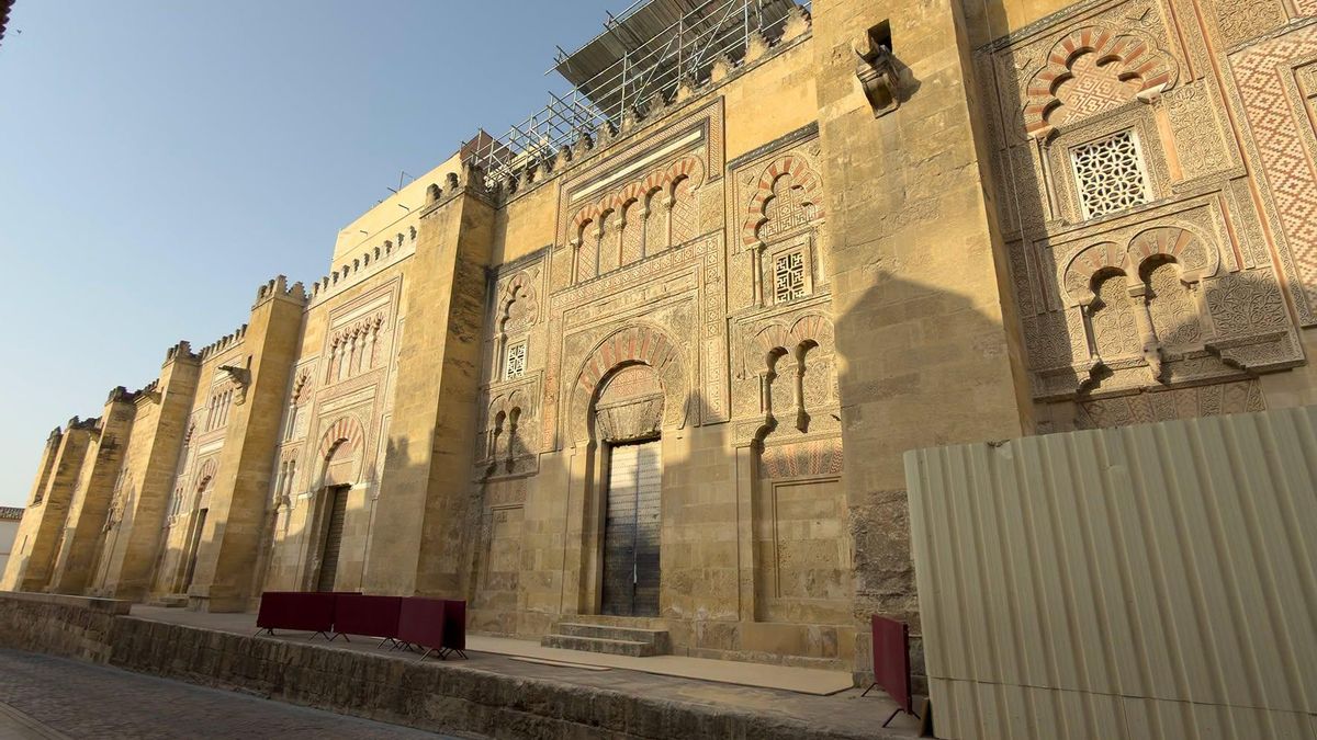 El Cabildo inicia los trabajos de conservación y restauración de la Puerta de San Nicolás en la Mezquita
