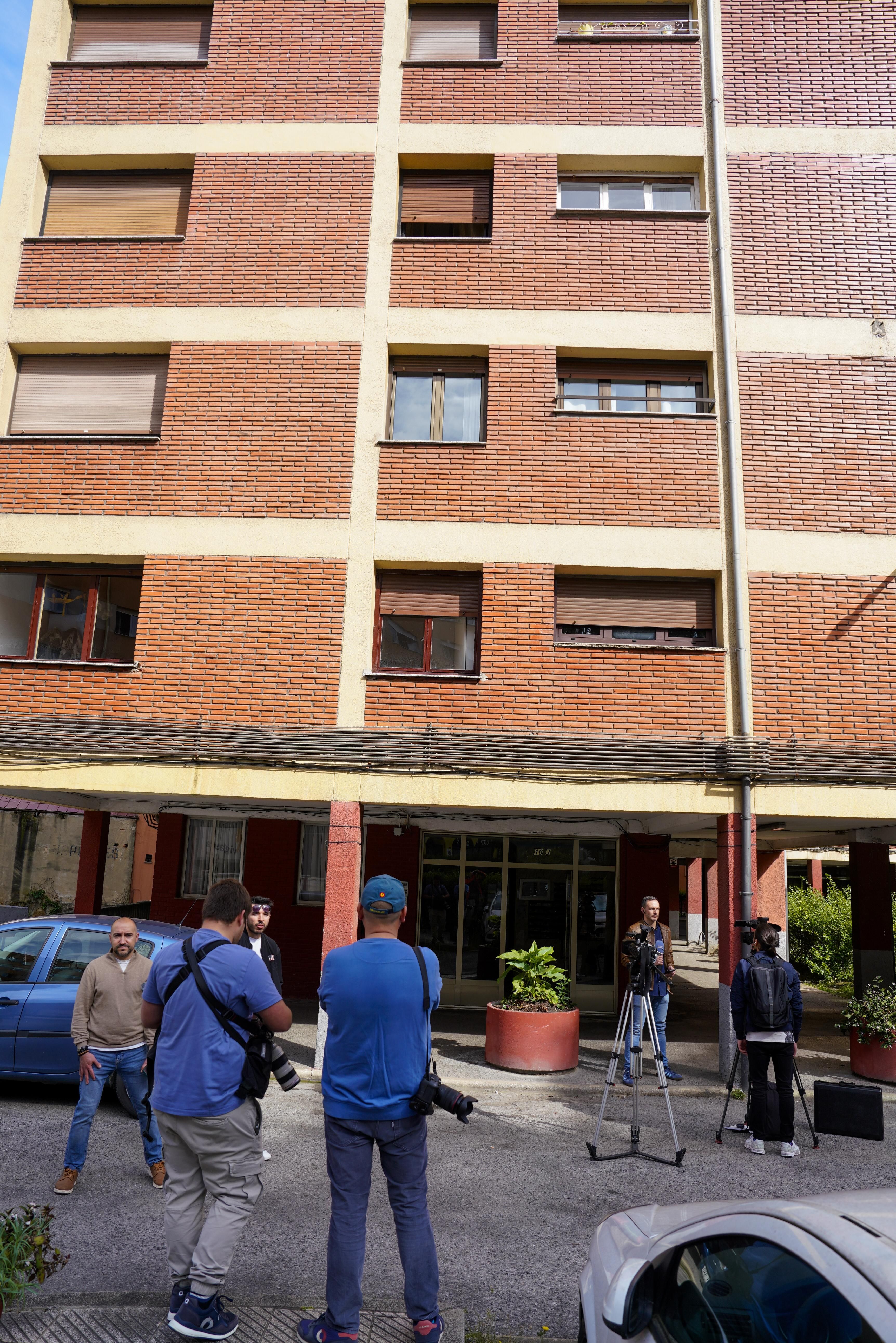 El doble crimen se produjo en la vivienda familiar, en el inmueble número 10 de la calle Vázquez de Mella, en Oviedo/Uviéu.