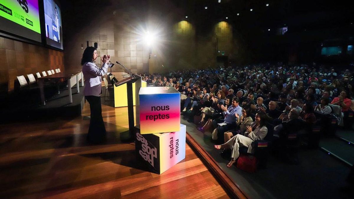 Ana García Alcolea ofrece su Informe general en el XIII Congreso de CCOO-PV.