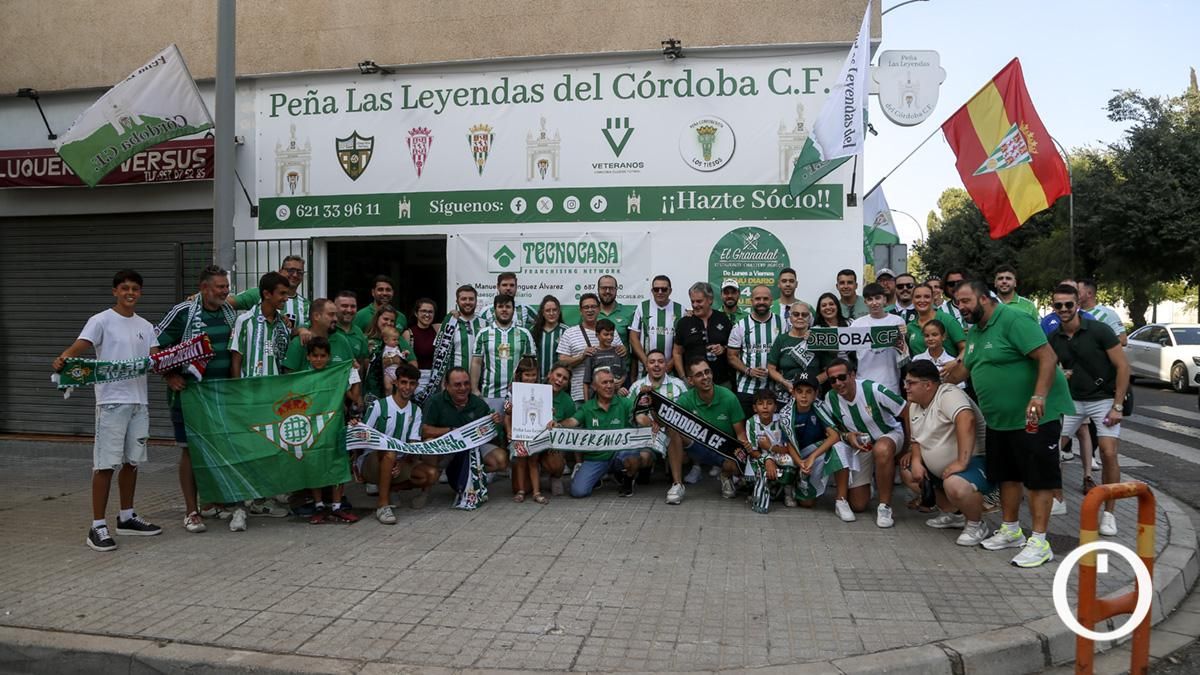 Hermanamiento entre aficionados del Córdoba CF y el Real Betis en la Peña 'Las Leyendas del Córdoba CF'