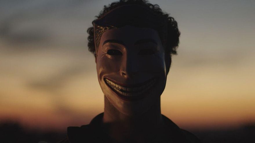 La máscara social del optimismo forzoso en un contexto de dificultades, tema posible de 'Funny face'