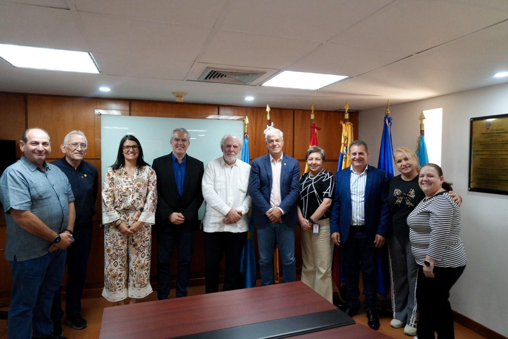 El presidente del Cabildo de El Hierro, Alpidio Armas, en la Fundación España Salud, en el marco de su visita institucional a Venezuela.