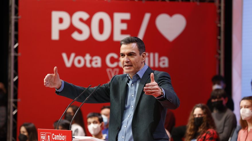 El presidente del Gobierno, Pedro Sánchez, interviene en un acto público de la campaña electoral de Castilla y León, en el Palacio de la Audiencia, a 9 de febrero de 2022, en Soria, Castilla y León (España)