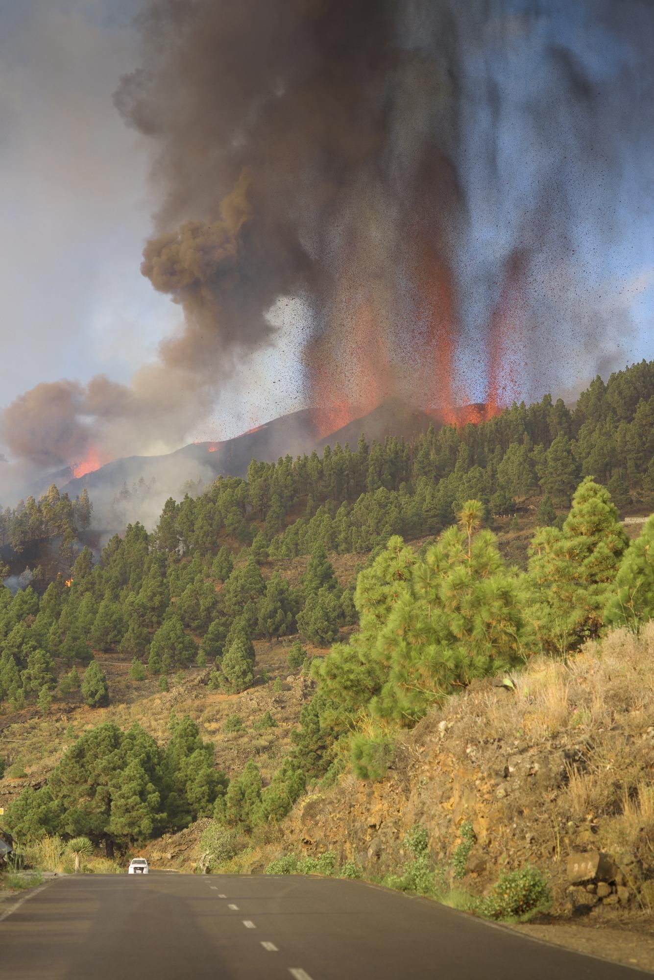 FOTOGALERÍA | Segundo día de erupción en La Palma