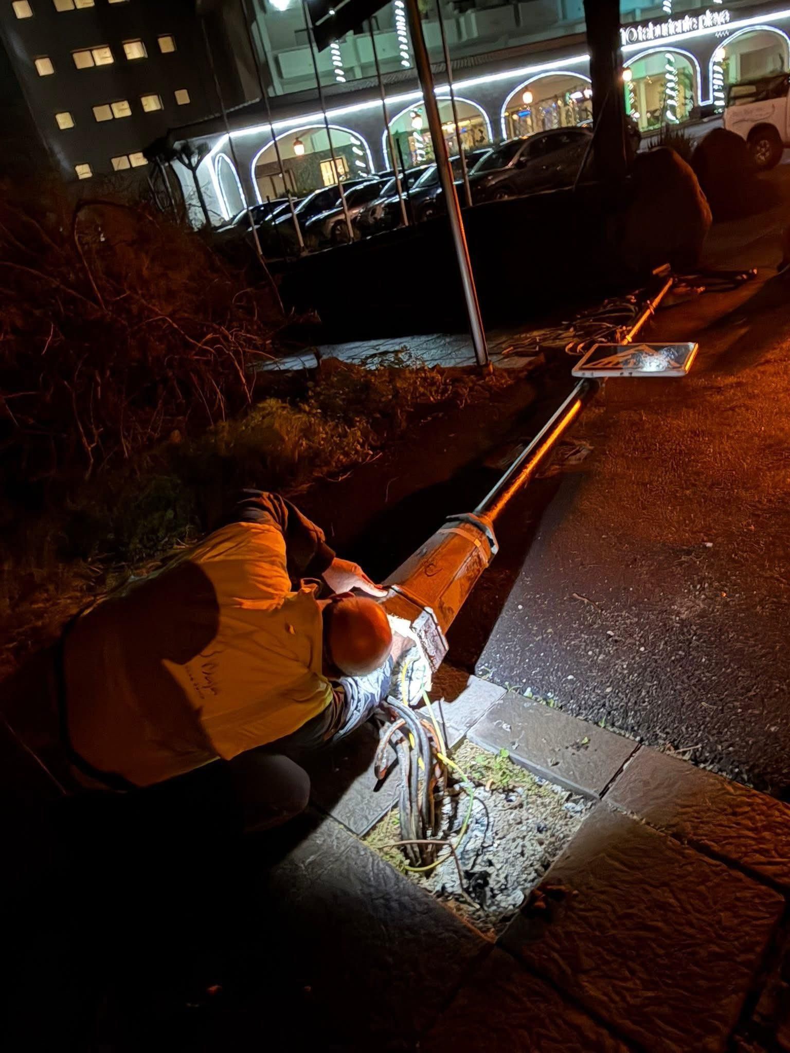 El temporal de viento ha provocado  la pasada noche del viernes la caída de farolas  el municipio de Breña Baja,