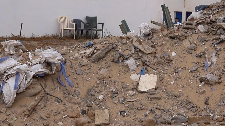 Escombros acumulados en un solar de La Graciosa