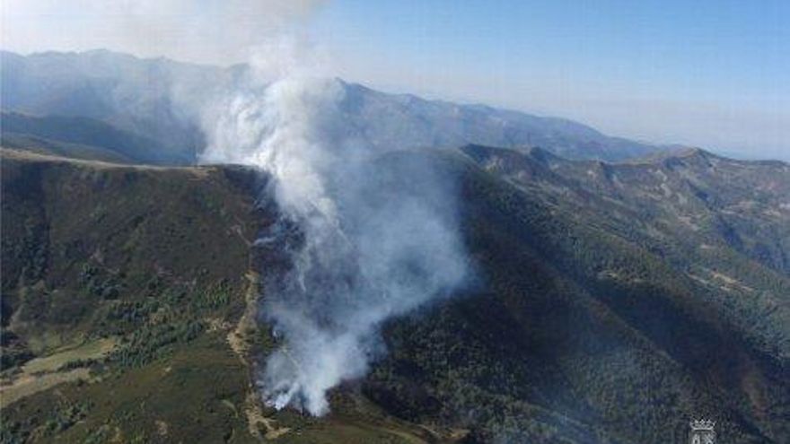 Imagen aérea, vía Junta de Castilla y León, del incendio de Rabanal de Abajo.