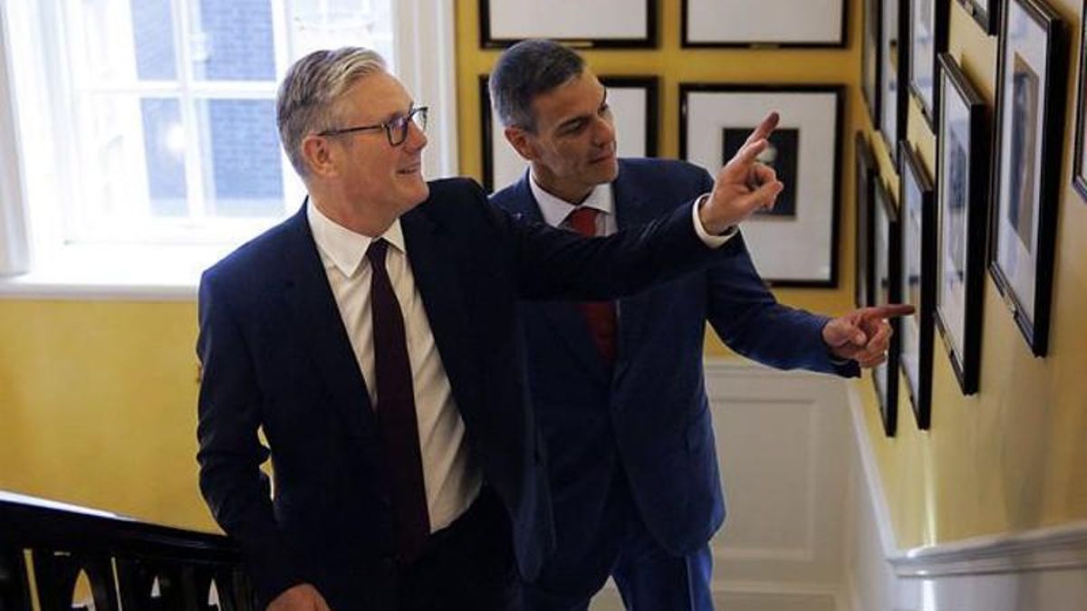 El primer ministro británico, Keir Starmer, y el presidente del Gobierno, Pedro Sánchez, en Downing Street este miércoles.