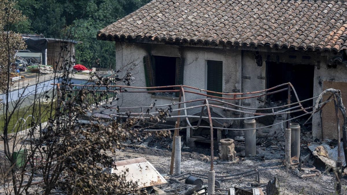 Zonas calcinadas tras el paso del incendio forestal, a 27 de julio de 2026, en Casillas, Ávila, Castilla y León (España).