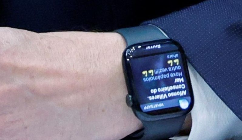 Reloj de Alfonso Rueda en el arranque de la segunda jornada del debate de investidura