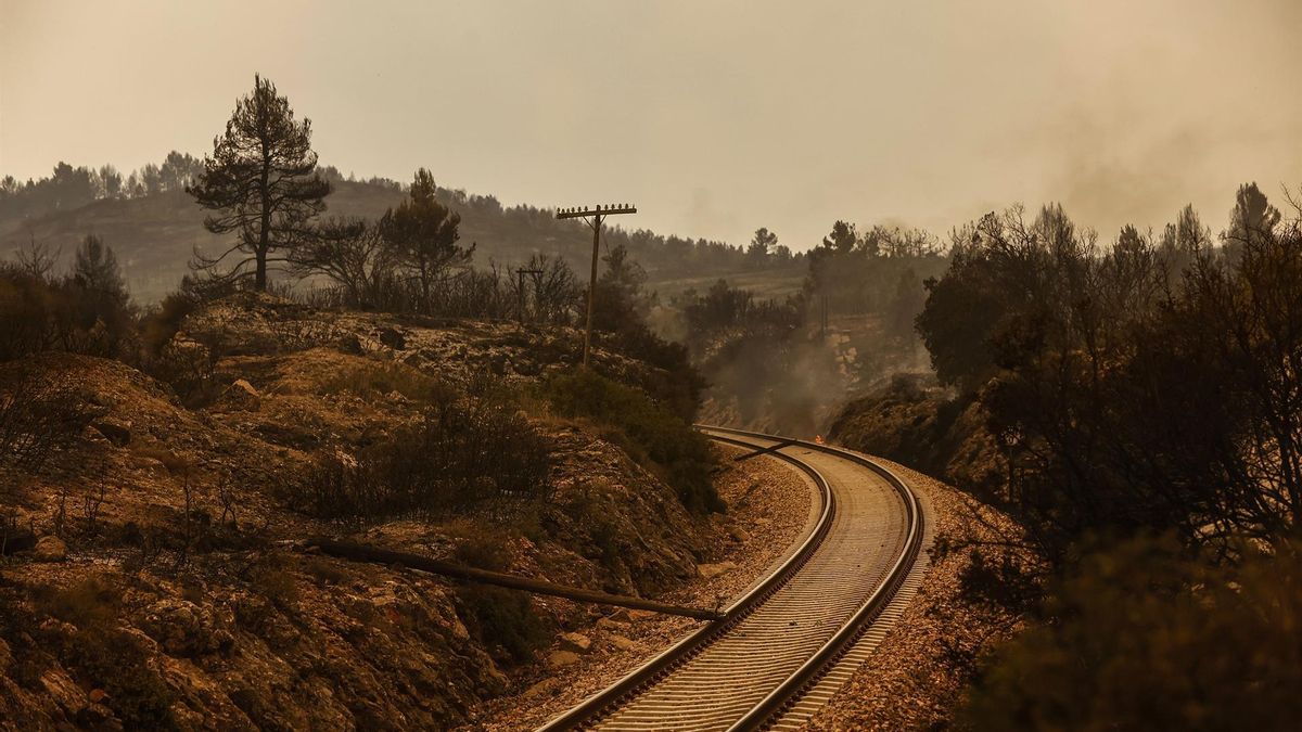 Vías del tren del trayecto entre València y Zaragoza, a 17 de agosto de 2022, en Castellón.