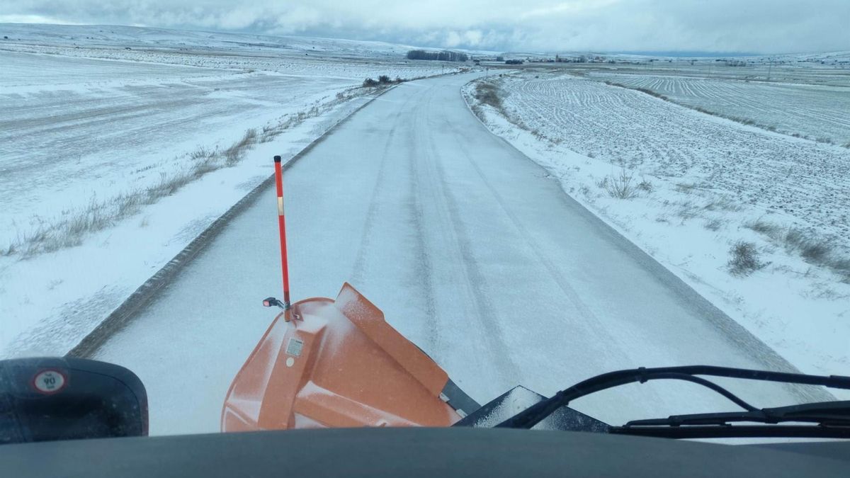 Nivel rojo en seis carreteras de Teruel: prohibida la circulación de camiones y obligación de uso de cadenas