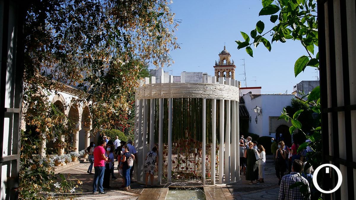 Instalación de Flora 2021 en el Palacio de Viana
