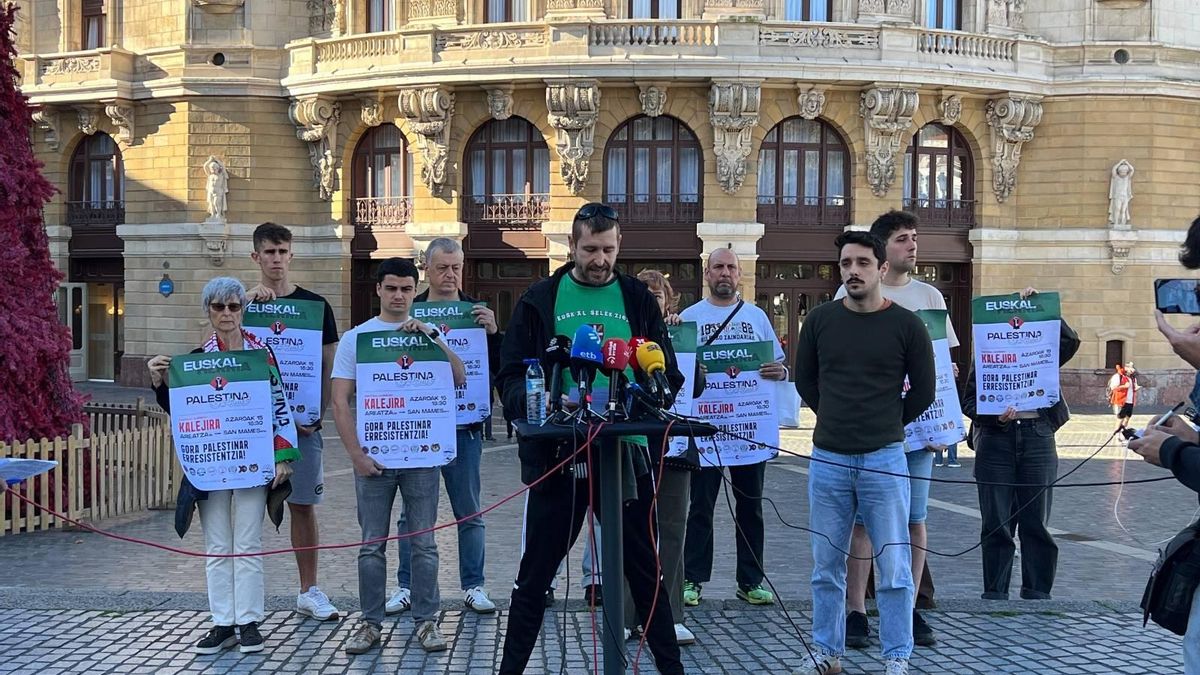 Rueda de prensa de Palestinarekin Elkartasuna, convocantes de la manifestación de las 18.30 en Bilbao en solidaridad con Palestina y a favor de la oficialidad de la Euskal Selekzioa