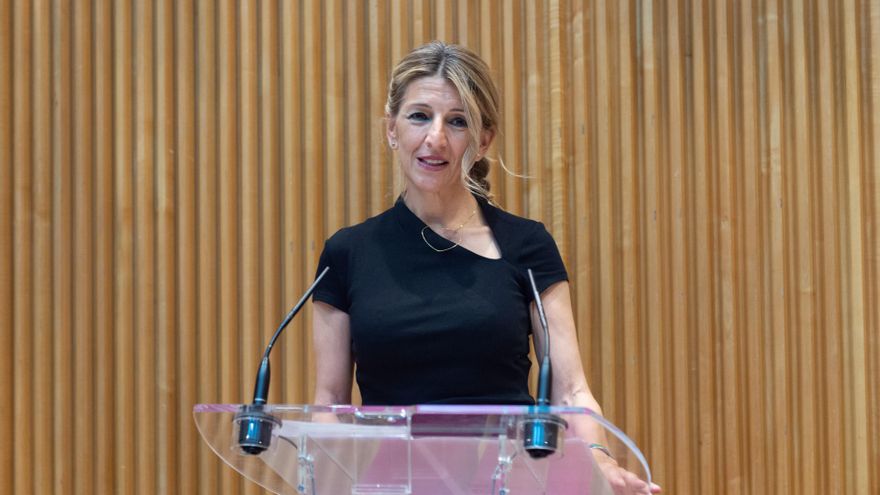 La vicepresidenta segunda y ministra de Trabajo y Economía Social, Yolanda Díaz, interviene durante el acto conmemorativo por los 15 años de la Red Equi Sastipen Rroma, en el Congreso de los Diputados, a 19 de mayo de 2025, en Madrid (España).