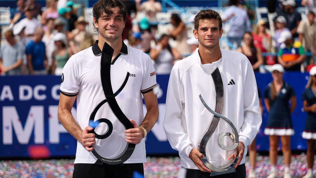 Fritz y Jódar con sus respectivos trofeos tras la final del ATP de Washington