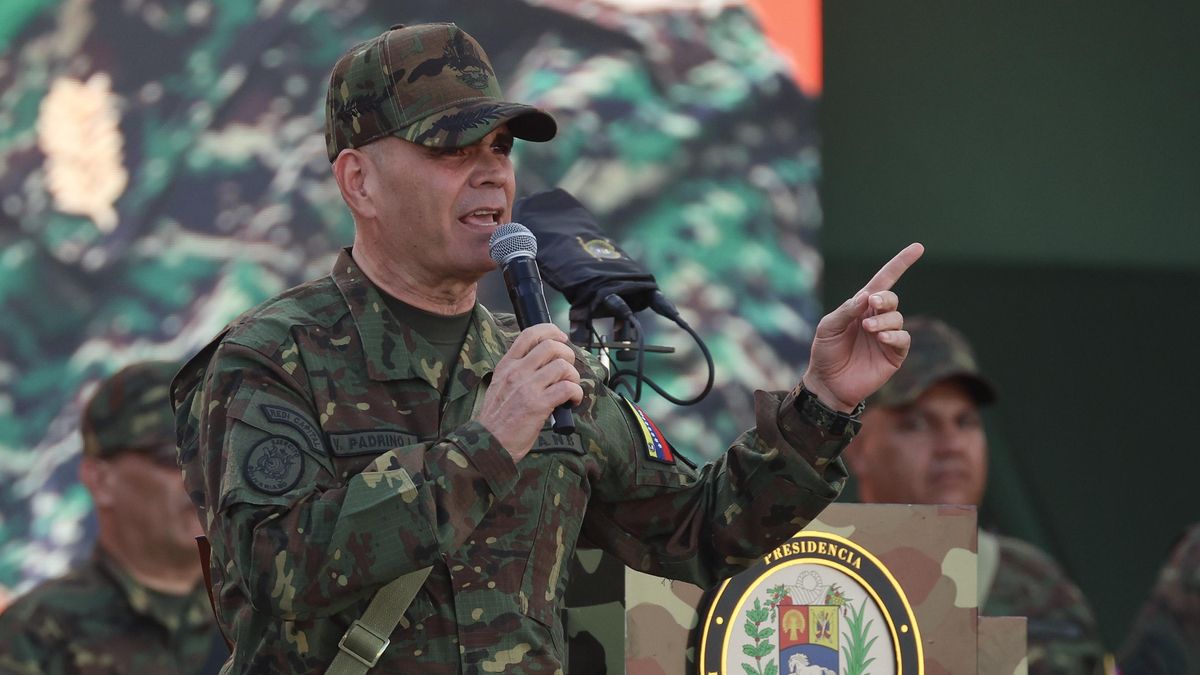 Imagen de archivo de Vladimir Padrino durante un ejercicio militar en Caracas en 2025.