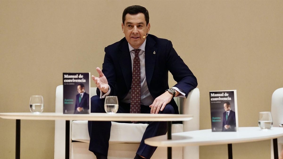 El presidente andaluz, en una presentación previa de su libro.