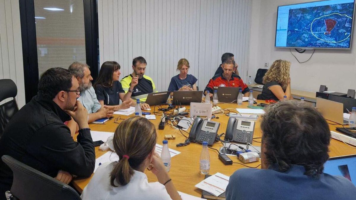 Fire in Ibias Forces Evacuation of Two Villages and Recommends Voluntary Evacuation for Four Others in Asturias