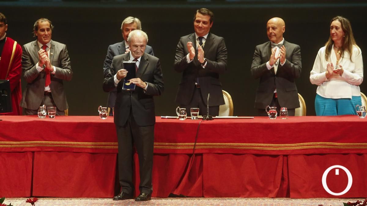 Acto de entrega de las Medallas de la Ciudad concedidas por el Ayuntamiento de Córdoba
