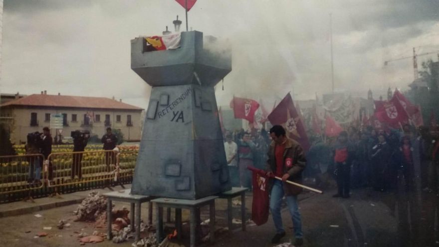 Detenidos, quema de banderas y la falla de un castillo: así terminó la última celebración de 'Villalar' en León