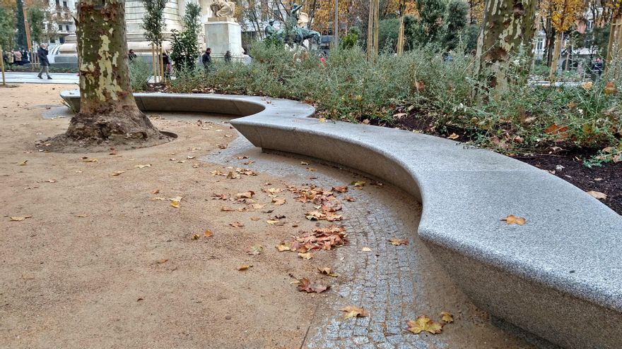 Banco corrido en la nueva Plaza España