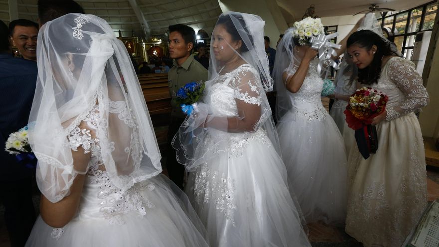 El Vaticano publica un documento defendiendo la monogamia ante los divorcios y el poliamor