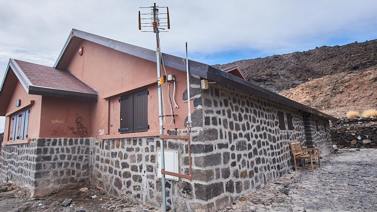 La Guardia Civil rescata a dos senderistas en el Teide sin la vestimenta adecuada y con síntomas de hipotermia leve