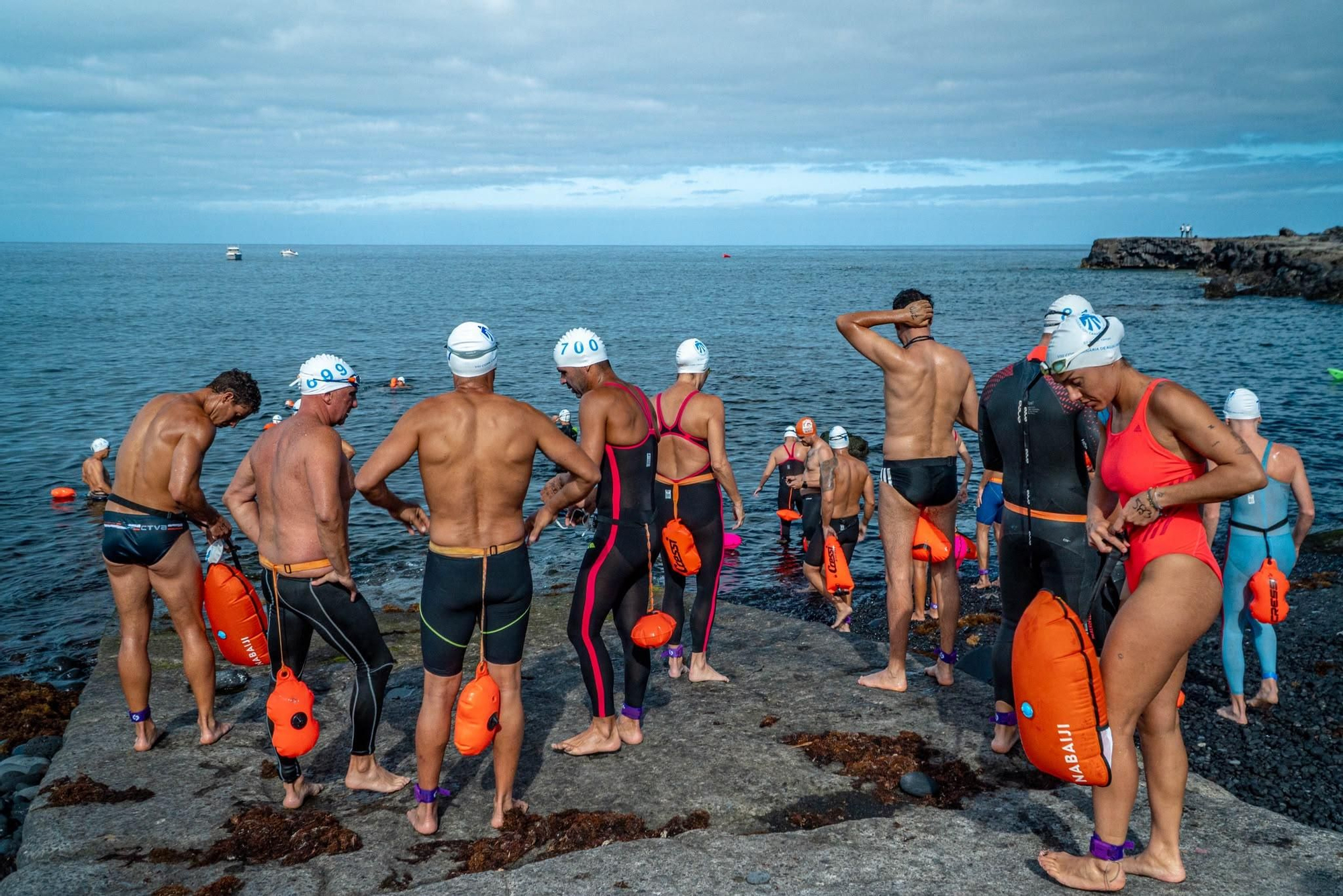 La VI Travesía a Nado Playas de Aridane consolida su éxito deportivo y de sostenibilidad en La Palma.