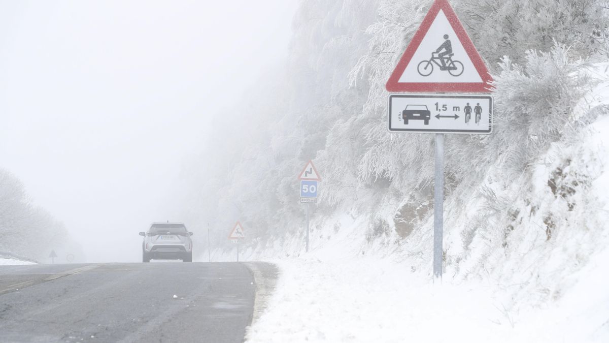 Nieve y cortes en Asturias: precaución en el Huerna y cadenas en 14 puertos