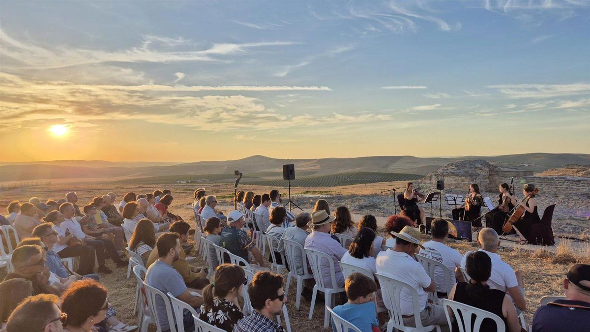 Una actividad cultural en Ategua.