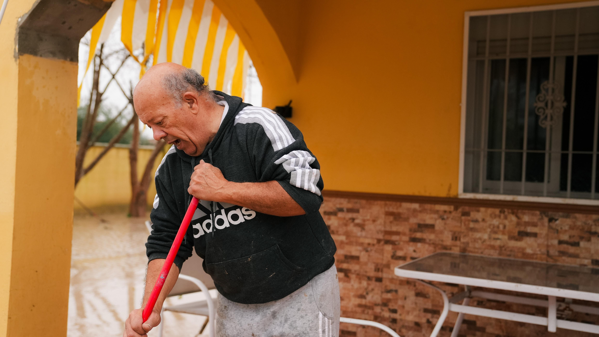 El lodo y el barro, dentro de las parcelas de las calles Perdiz y La Tórtola
