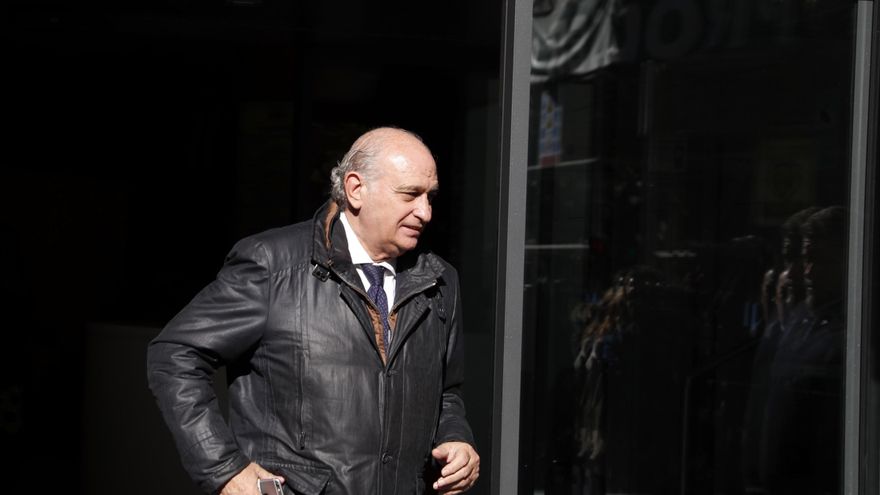 Bárcenas pide más de 40 años de cárcel para Fernández Díaz por 'Kitchen' y que Cospedal testifique en el juicio