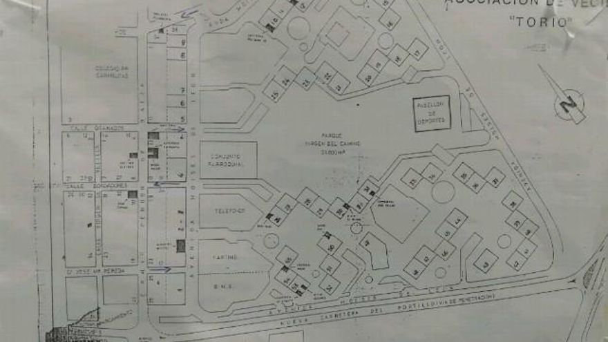 Imagen de la única información con la que contaban en el cercano Centro de Salud de José Aguado sobre la ubicación de los bloques del Polígono 10, que data de cuando se comenzó a desarrollar.