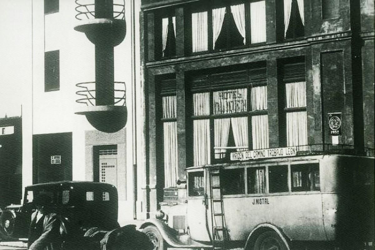 Imagen del Café del Hotel Oliden en los años 30.