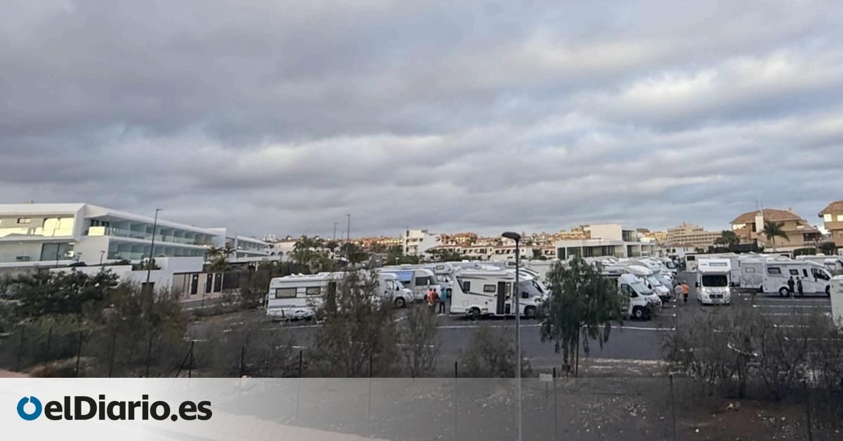 Las autocaravanas convierten en camping un solar municipal en San Miguel y soliviantan a los vecinos