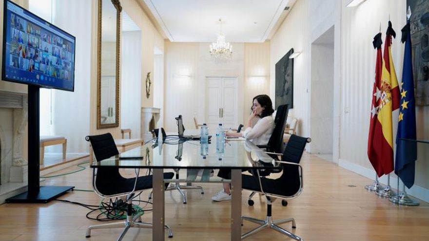 La presidenta de la Comunidad de Madrid, Isabel Díaz Ayuso participa este domingo en la videoconferencia convocada por el Gobierno central con las Comunidades Autónomas.