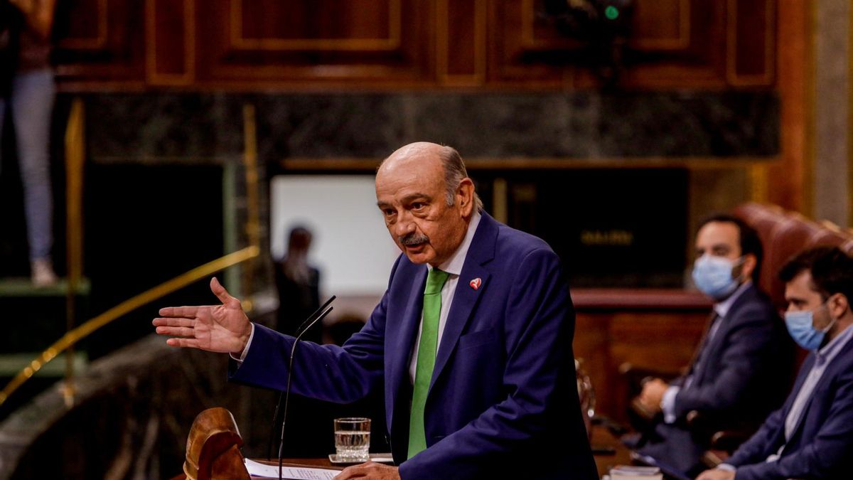 El diputado nacional del Partido Regionalista de Cantabria, José María Mazón, interviene en la primera sesión plenaria en el Congreso de los Diputados tras el receso vacacional, en Madrid (España), a 8 de septiembre de 2020.