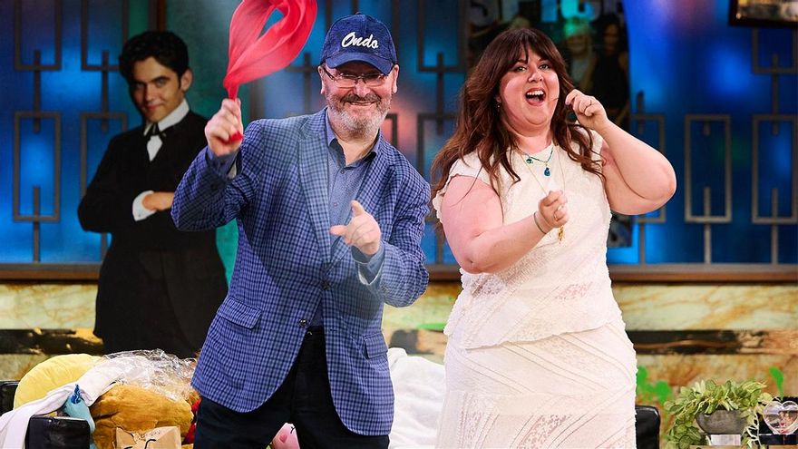 Leonardo Dantés apareció in extremis en 'La Revuelta' con un par de canciones para Broncano y Lalachus: "¡Qué ilusión!"