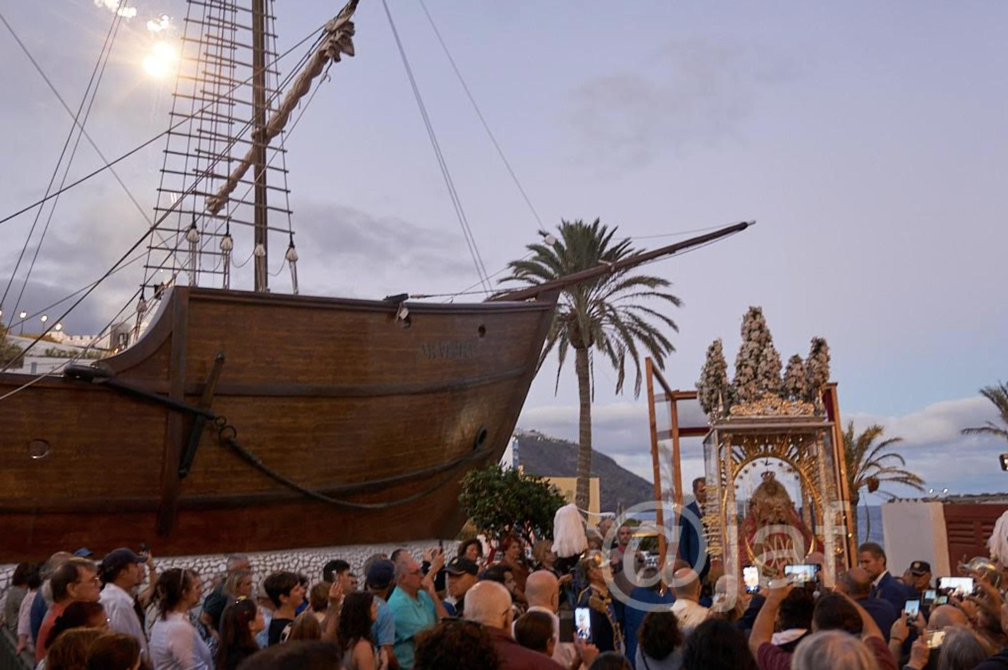El broche  de la despedida final tuvo lugar en la Plaza de la Alameda, junto al Barco de la Virgen, con el Castillo de la Virgen