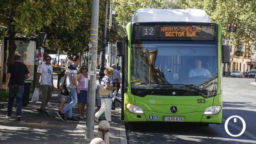 Aucorsa inicia las pruebas para incorporar el pago con tarjeta bancaria y teléfono móvil a bordo de sus autobuses