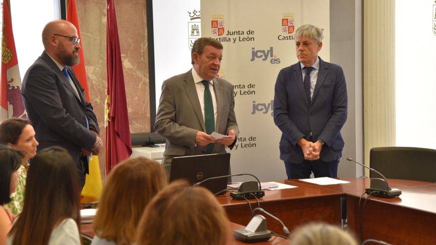 El consejero de Presidencia de Castilla y León asegura que trabaja para pagar tres céntimos más por el kilometraje
