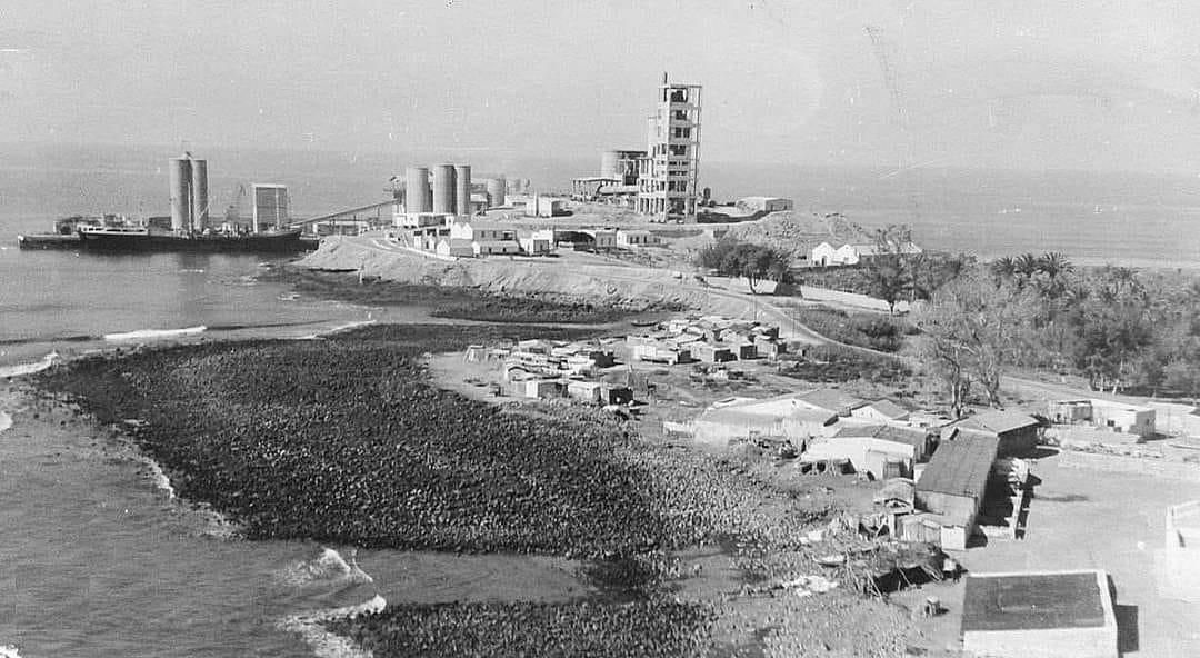 Imagen antigua de la fábrica de cementos de Santa Águeda, Arguineguín.