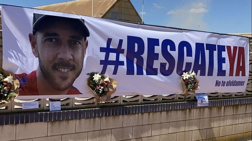 Pancarta del colectivo de estibadores en el Puerto de Castellón.