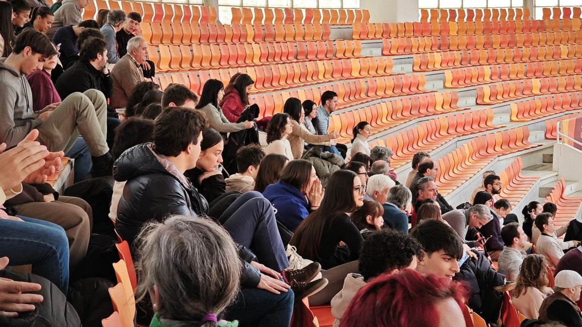 Imagen de un rodaje en el que se usó a figuración para rellenar una grada