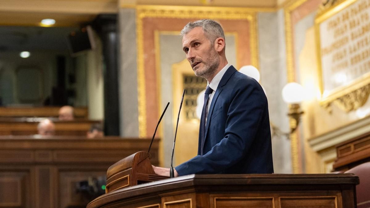 Todos los partidos en Aragón, salvo el PP, critican al diputado nacional y alcalde de Codo ante las cuatro macrogranjas