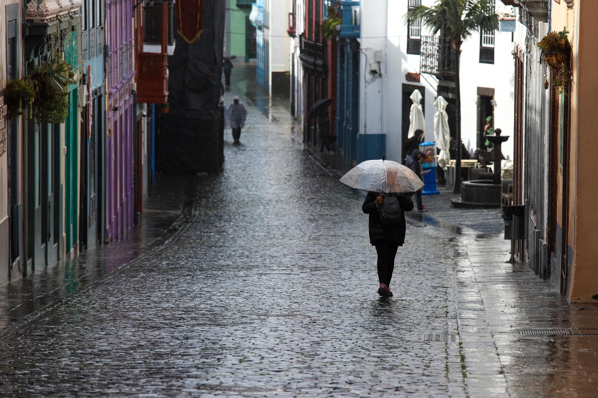 Lluvias en La Palma.  EFE / Luis G Morera