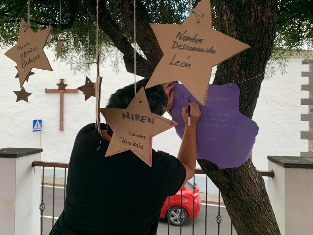 Estrellas por las víctimas de la violencia de género en San Pedro.