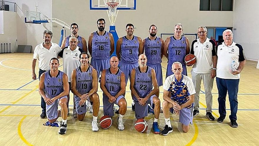 Felipe Reyes y Jorge García siguen ofreciendo baloncesto con las leyendas del Real Madrid